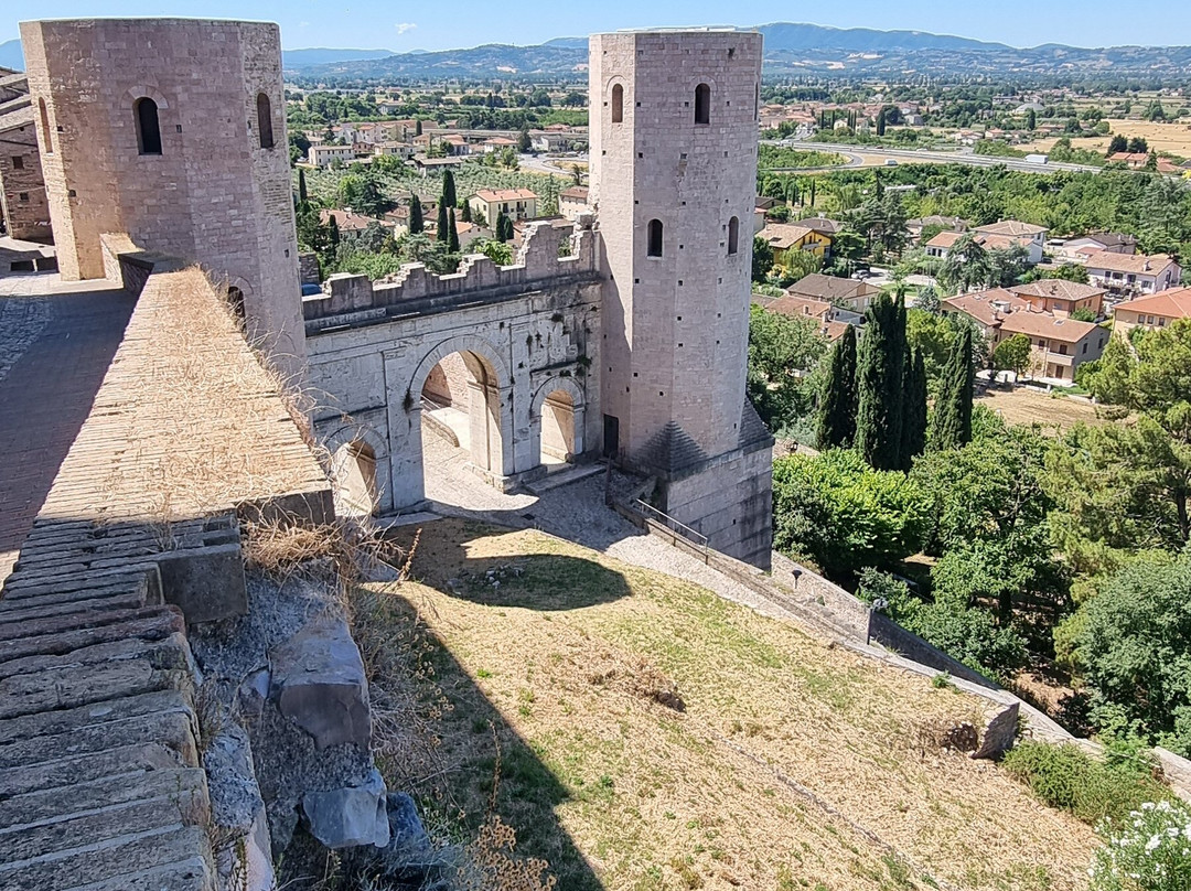 Torri di Properzio e Porta Venere-Spello必去景点