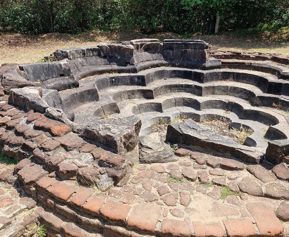 Lotus Pond-波隆纳鲁瓦必去景点