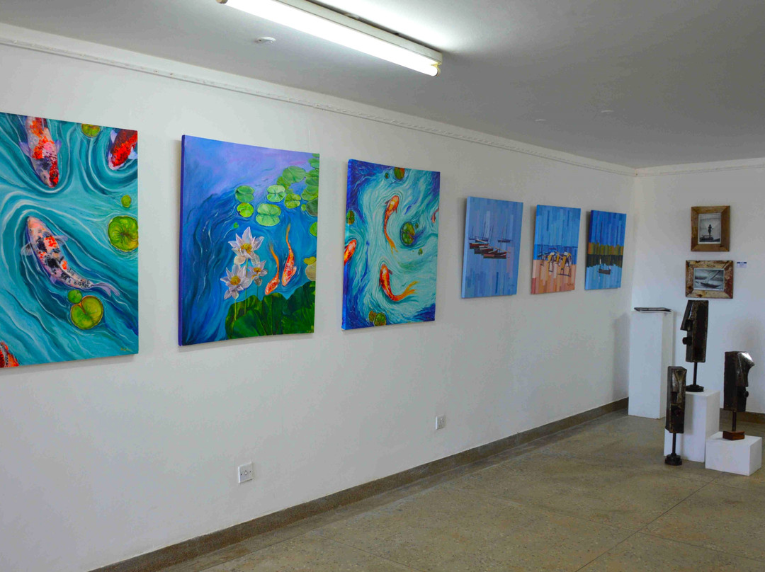 Almasi Art Agency-迪亚尼必去景点