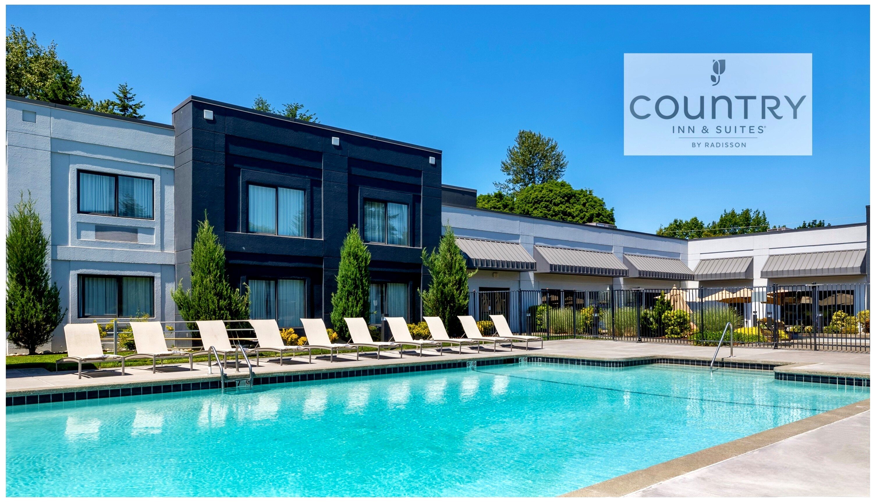 Country Inn & Suites by Radisson, Seattle-Bothell, WA-泳池