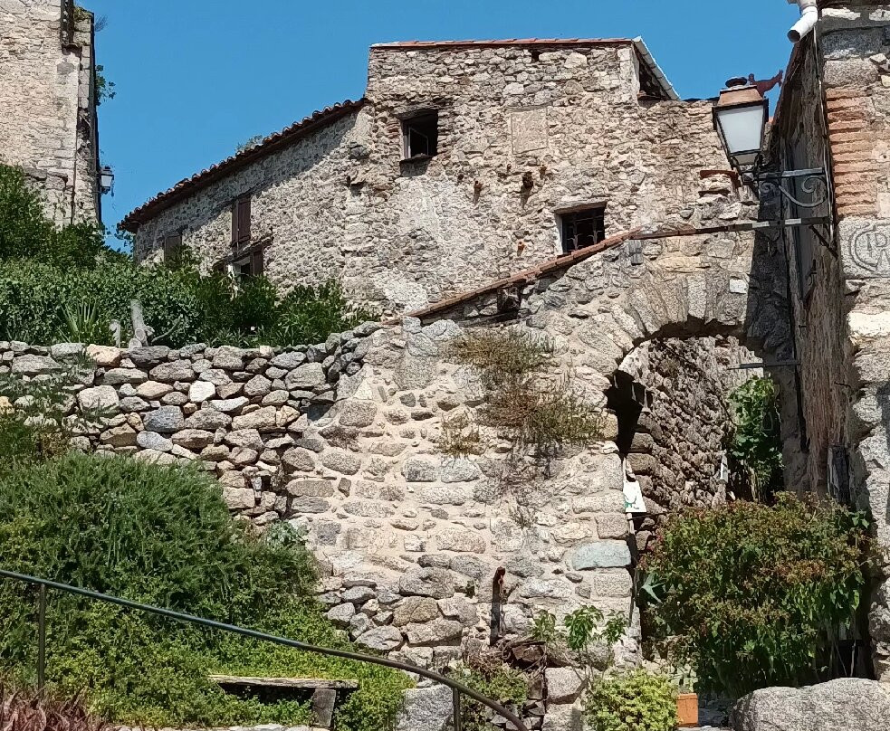 Village Abandonne de Comes-Eus必去景点