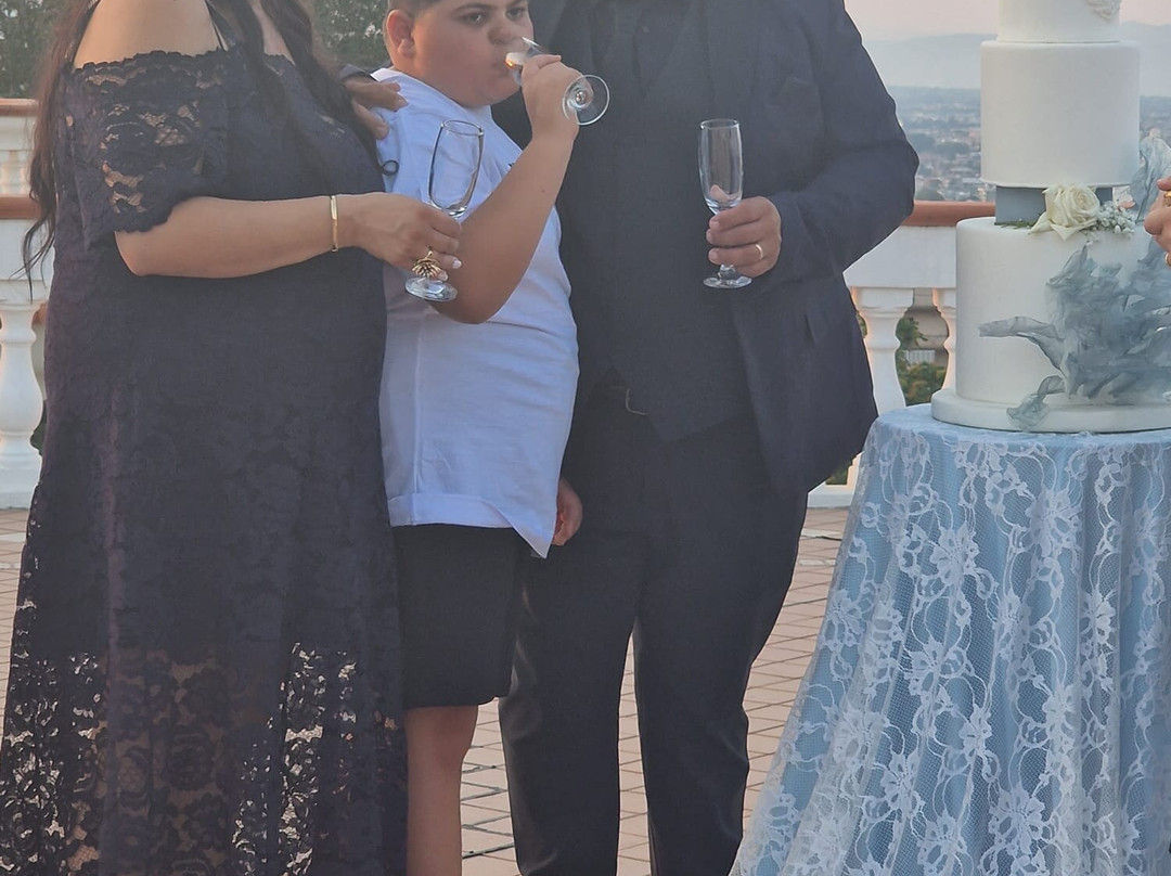 乐莎佳雷大酒店主图