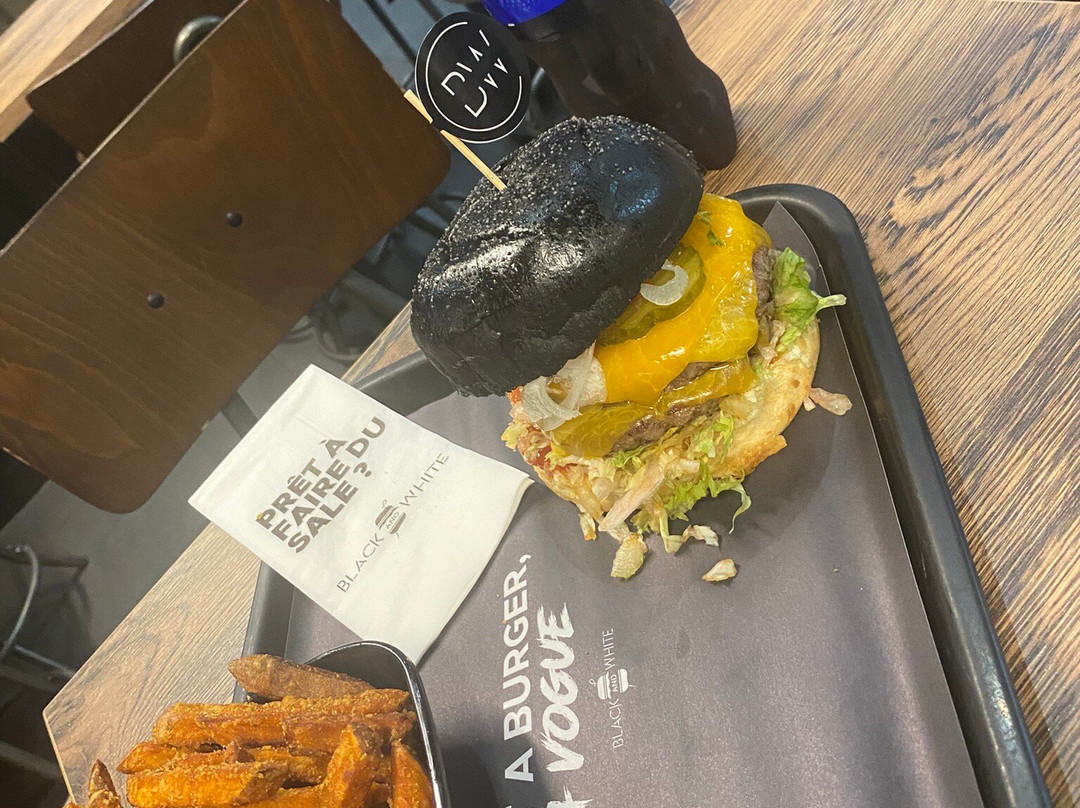 Black & White Burger Bordeaux