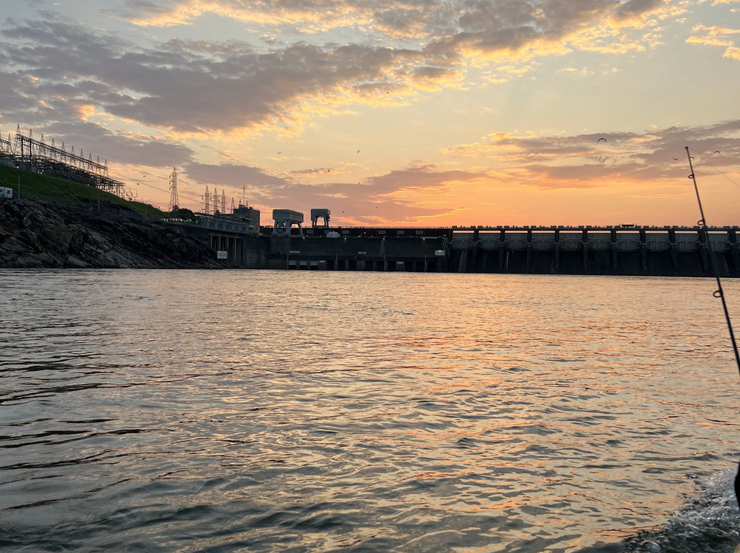 Fishing with Bo-勒努瓦市必去景点