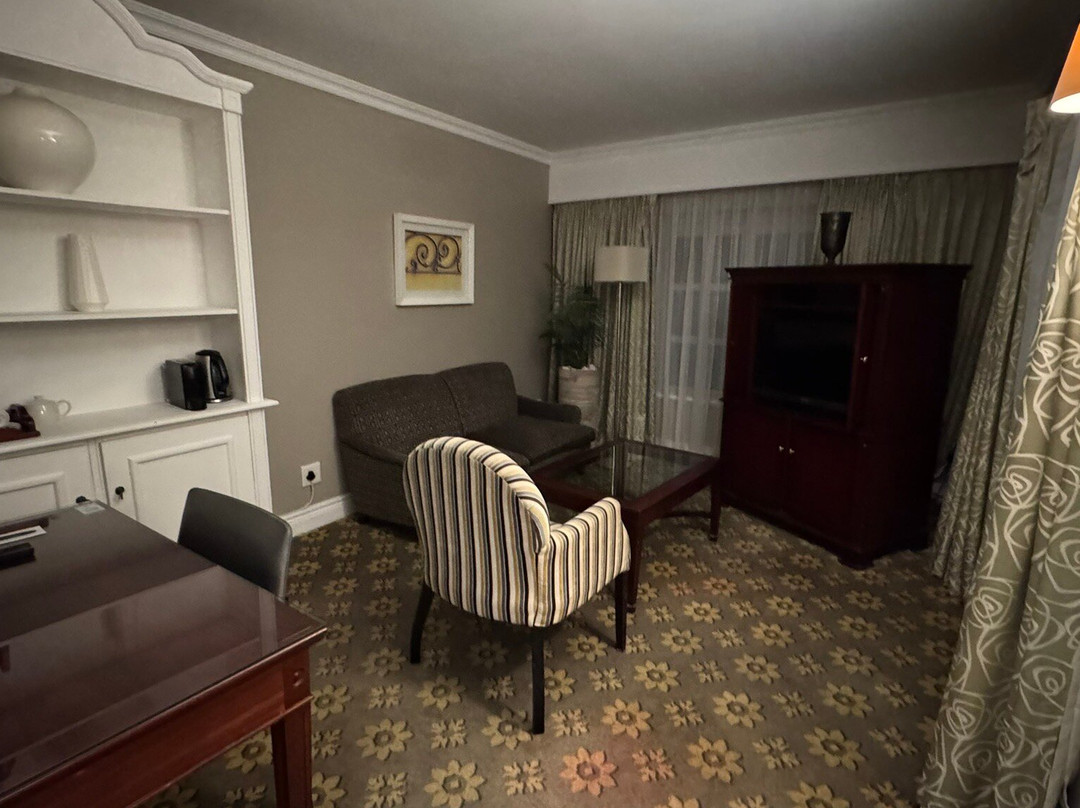 Hemingways Hotel主图