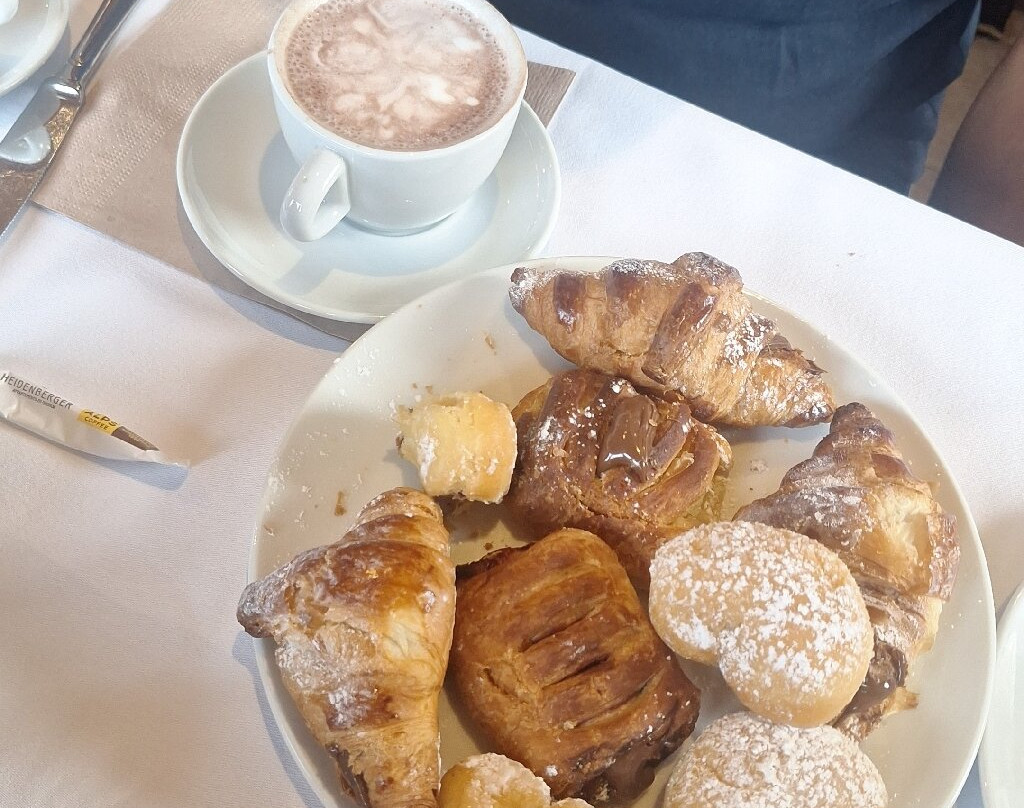 阿尔平戈珍酒店主图