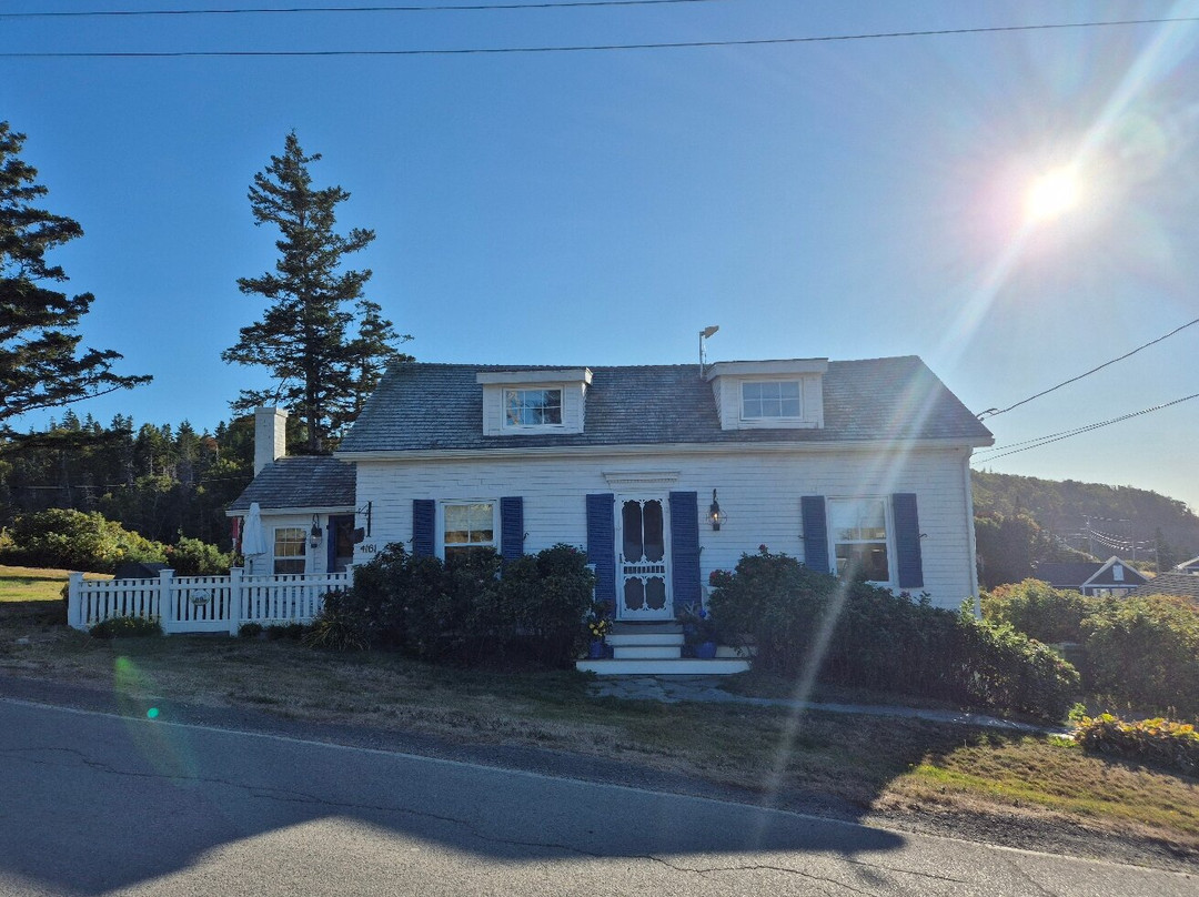 Tides Inn Hall's Harbour主图