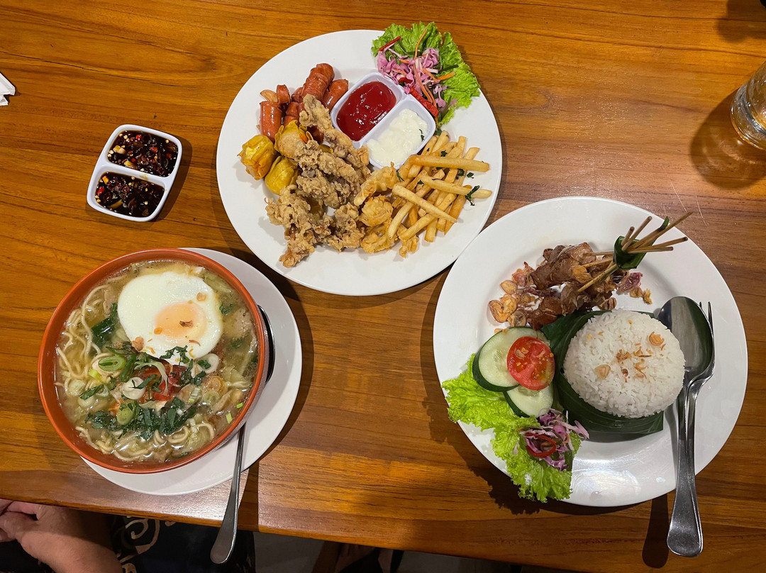 Front One Gosyen Hotel Salatiga