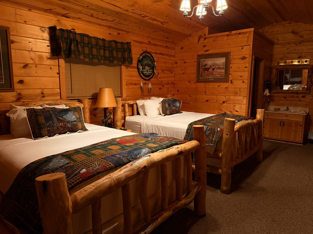 Frontier Cabins Motel主图