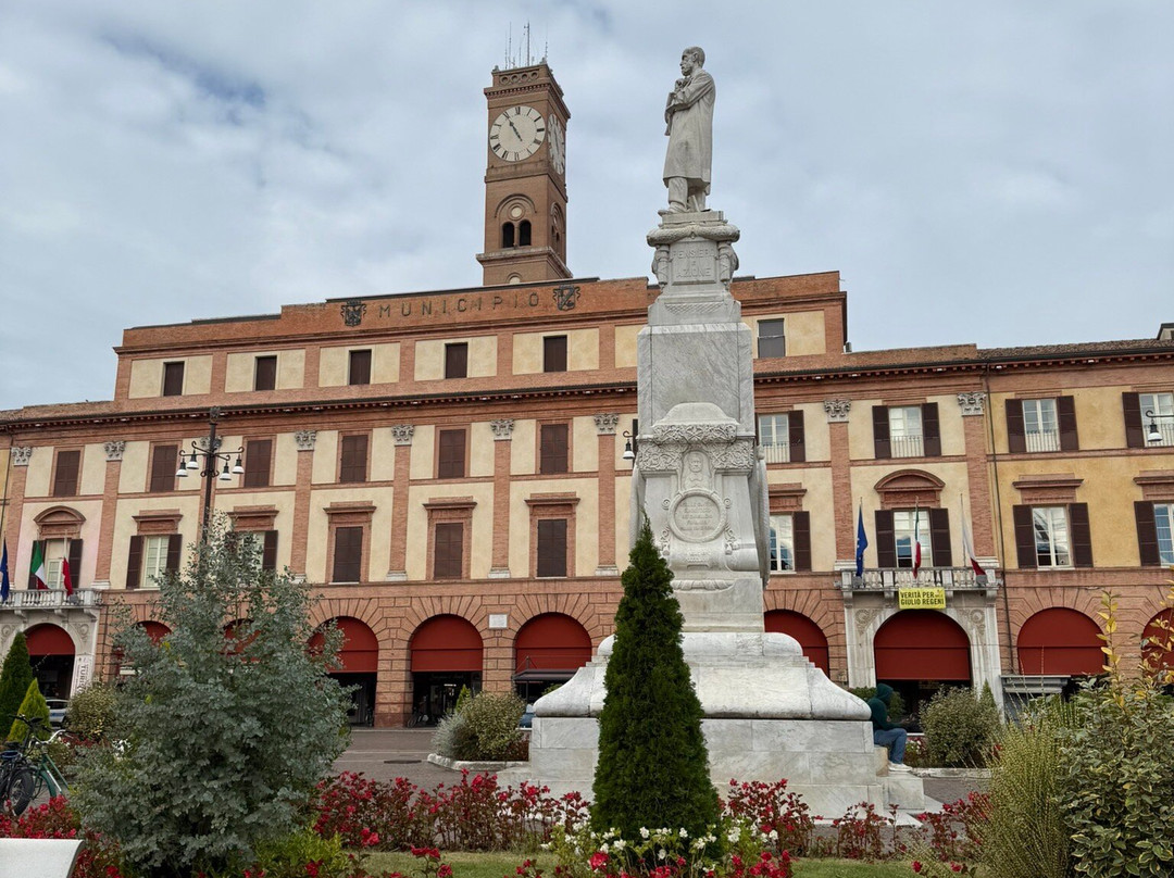 Piazza Aurelio Saffi-弗利必去景点