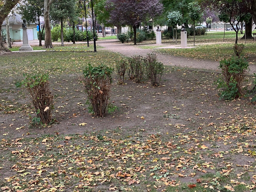 Batthyány tér Park-焦尔必去景点