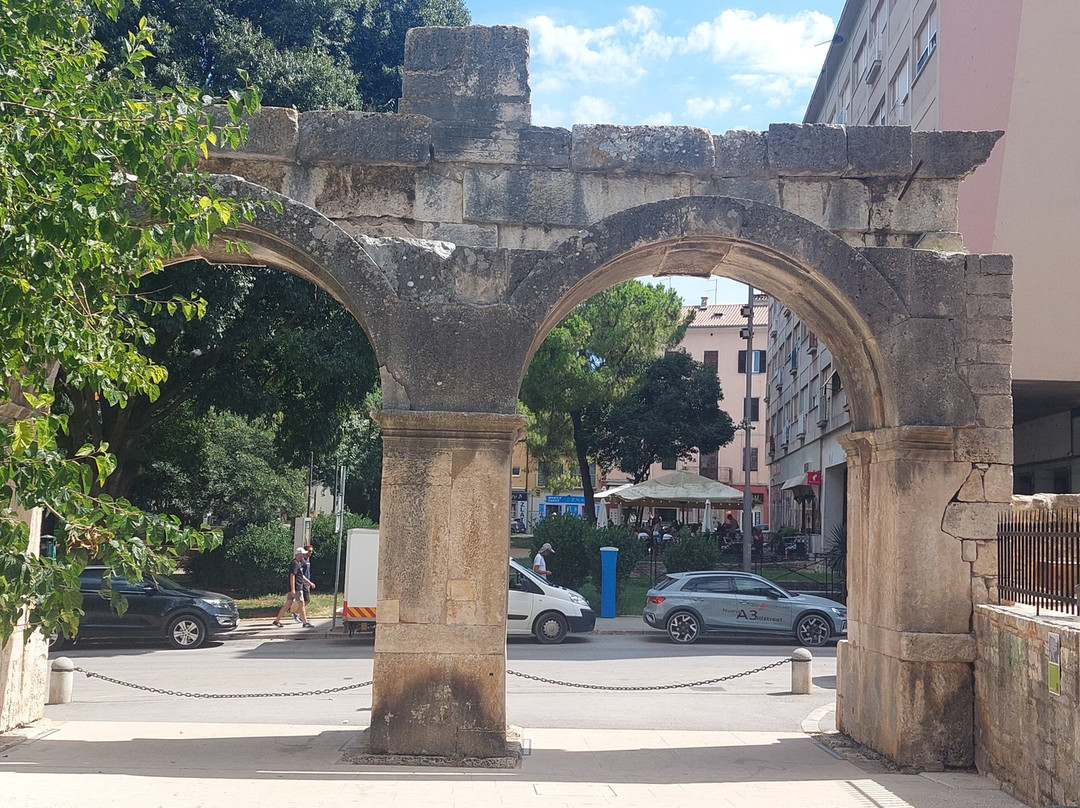 The Twin Gates of Pula-普拉必去景点
