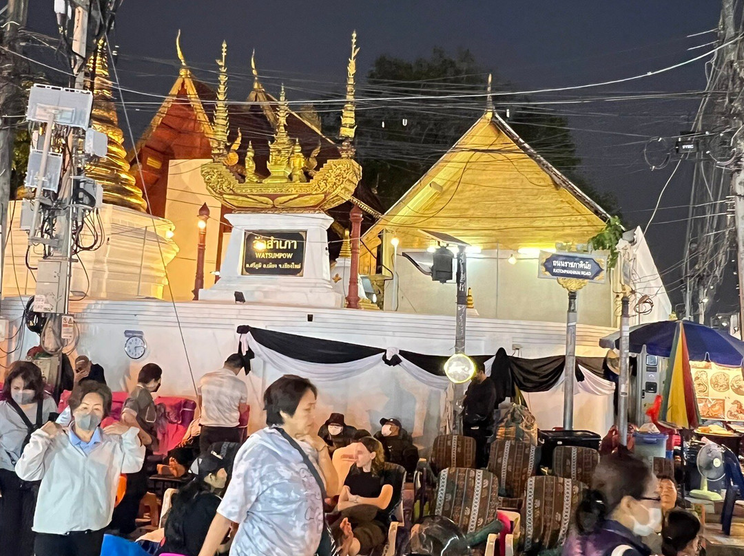 Sunday Night Market-Si Phum必去景点