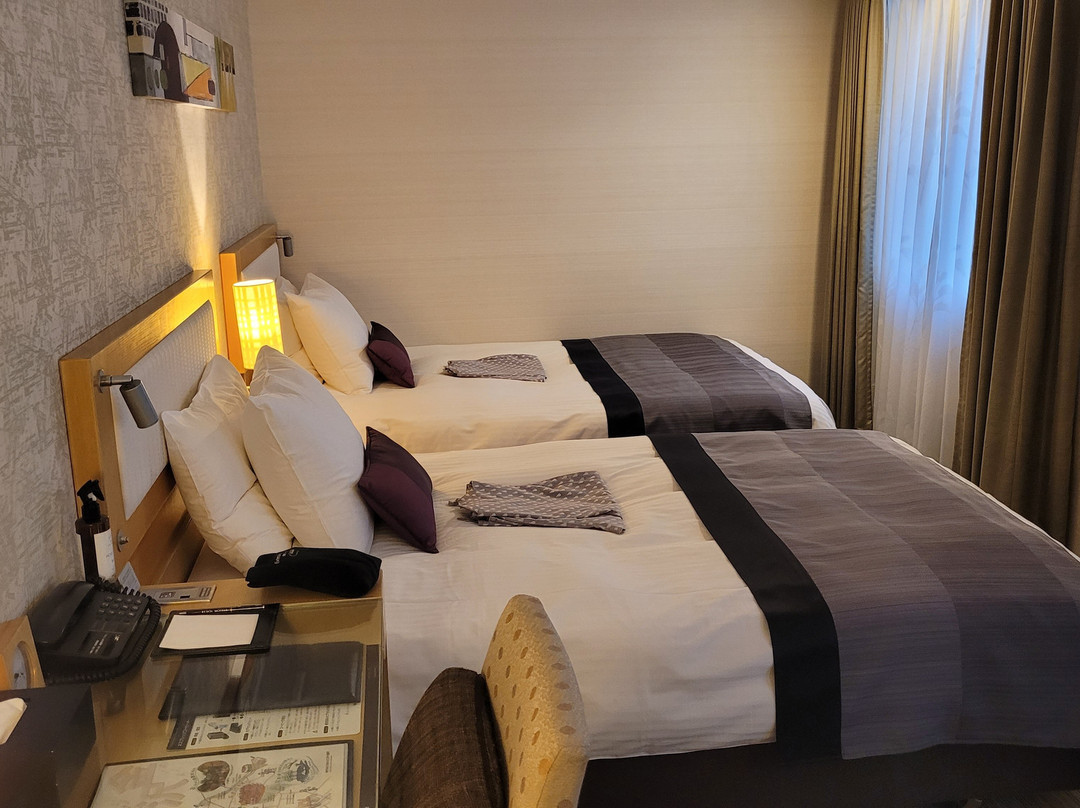 金泽三位神大酒店主图