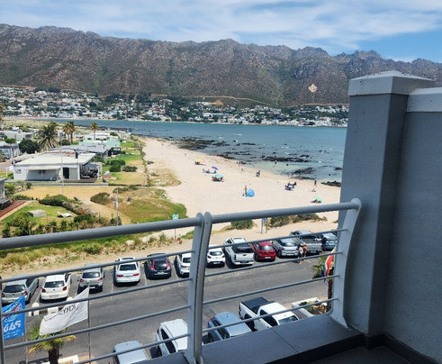 Gordon's Bay Main Beach-高登湾必去景点
