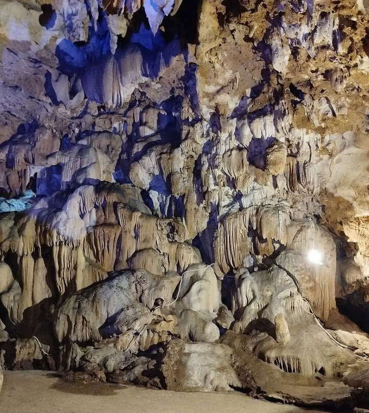 Hoa Cuong Cave-Gia Luan必去景点