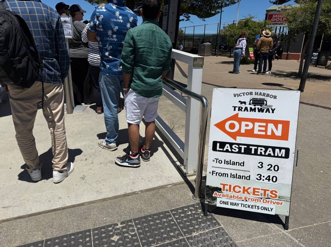 Victor Harbor Horse Drawn Tram-维克多港必去景点