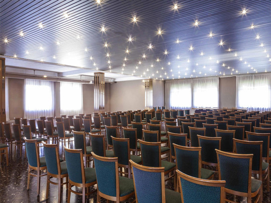 宜必思尚品特拉尼酒店主图