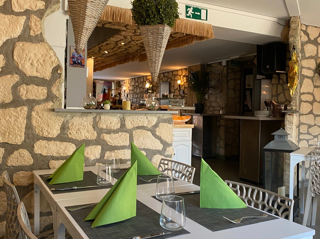 La Hutte Café Restaurant Bussigny