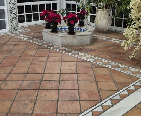 岗萨罗酒店主图