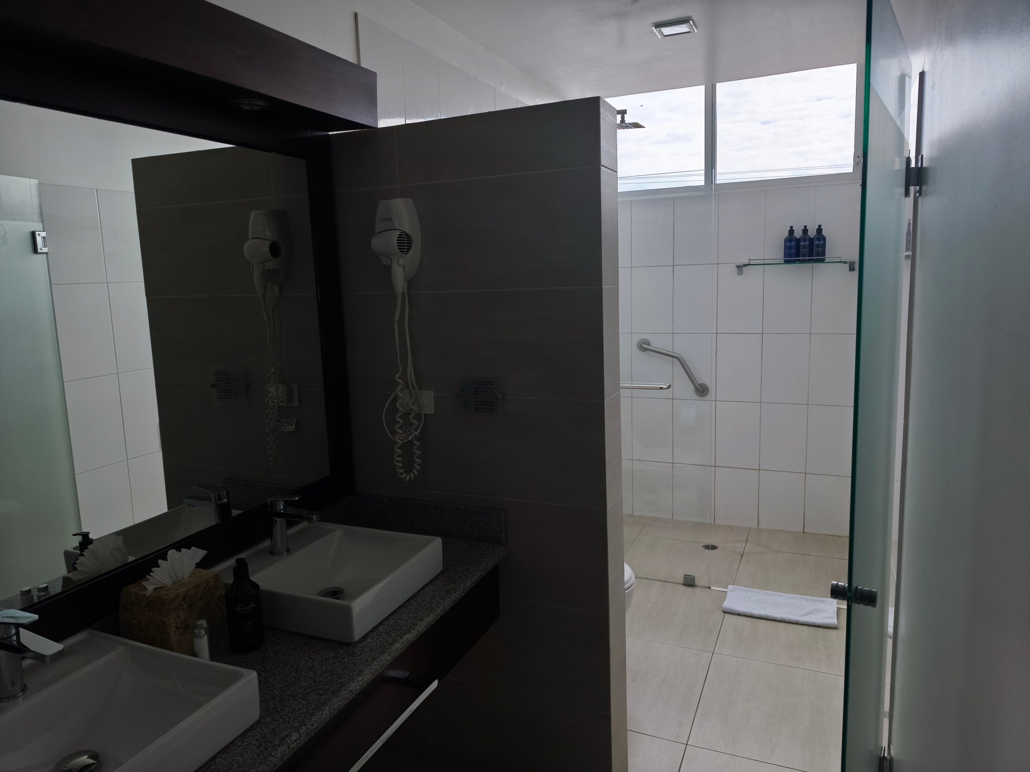 Ikala Galapagos Hotel-浴室