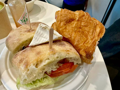 Golden Gate Lounge-密尔布瑞必去景点