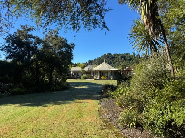 埃布尔塔斯曼旅馆-官方