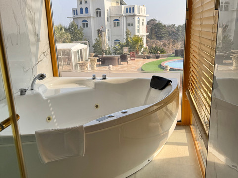 金一套房酒店主图