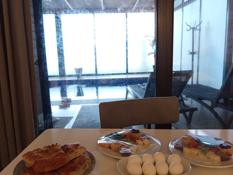 绿山套房酒店主图