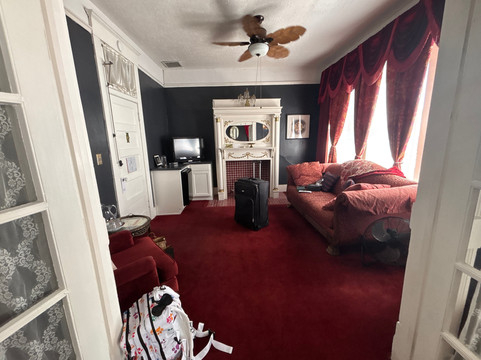 比斯比大酒店主图