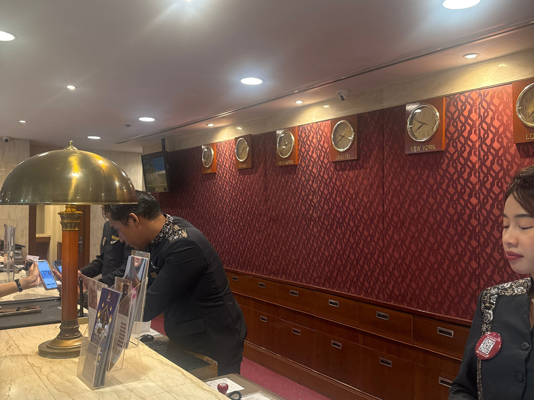 雷德托普酒店主图