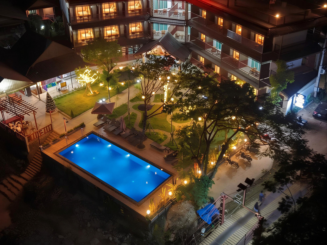 Intimate Riverside Resort