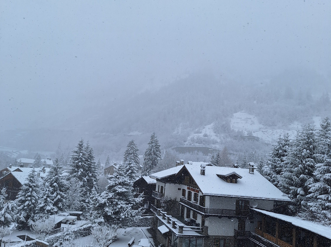 艾格勒酒店主图