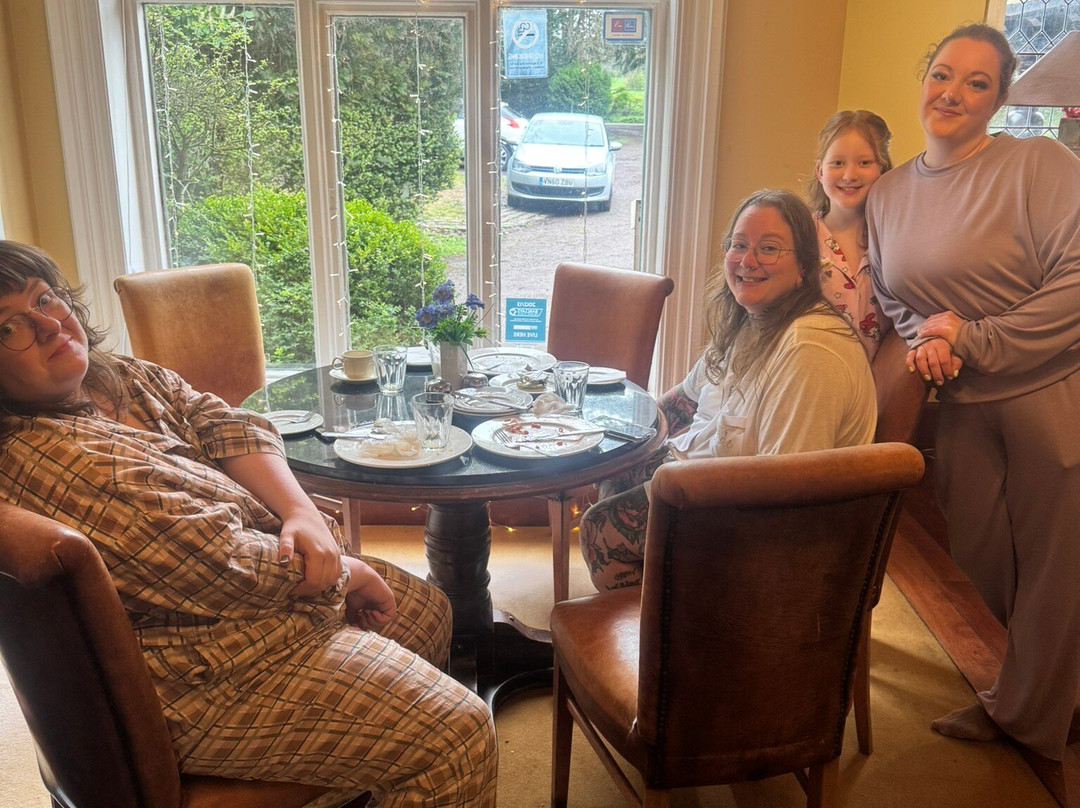 Oaklands Hotel主图