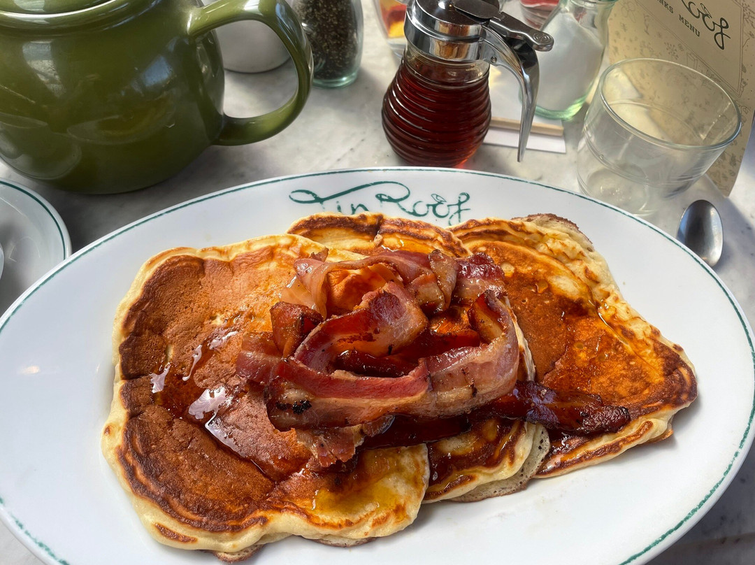 Tin Roof Cafeteria and Bakery主图