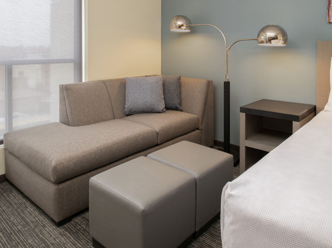 Hyatt House Fresno / Campus Pointe