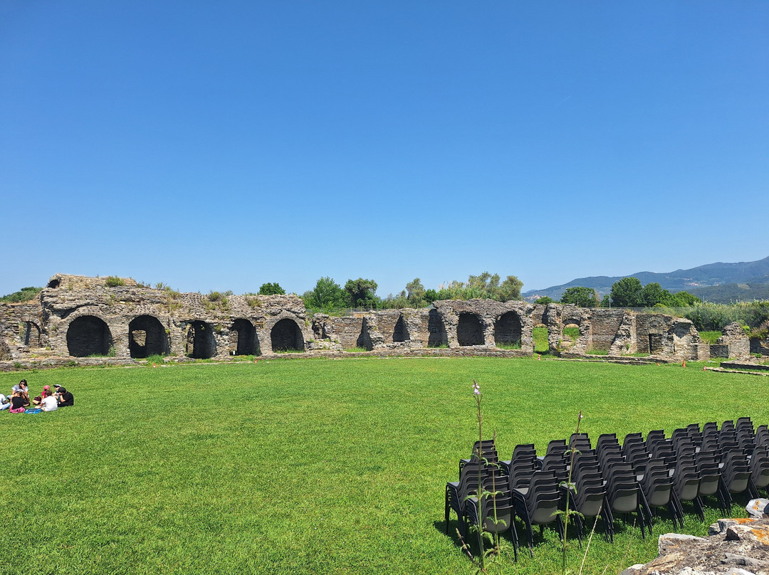 Anfiteatro Romano Di Luni