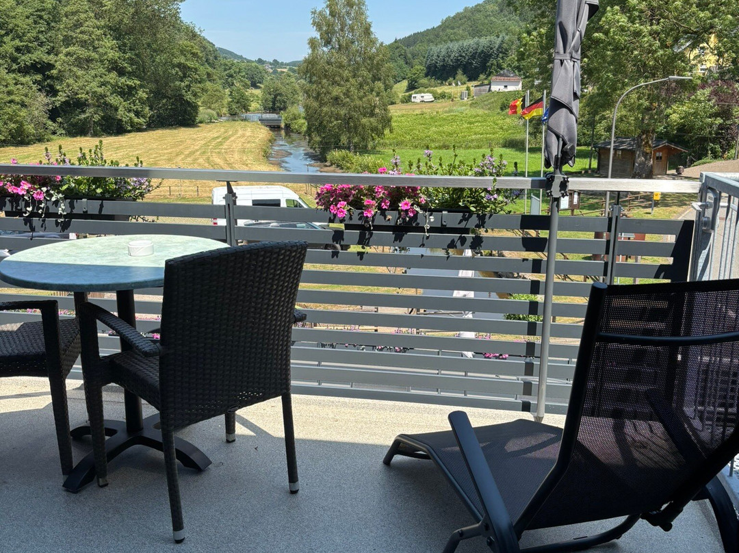 老磨坊酒店主图