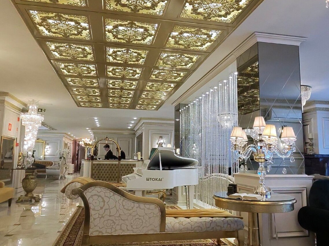 法国山丘酒店主图