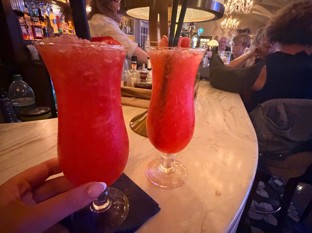 格尔恩洛亚酒店主图