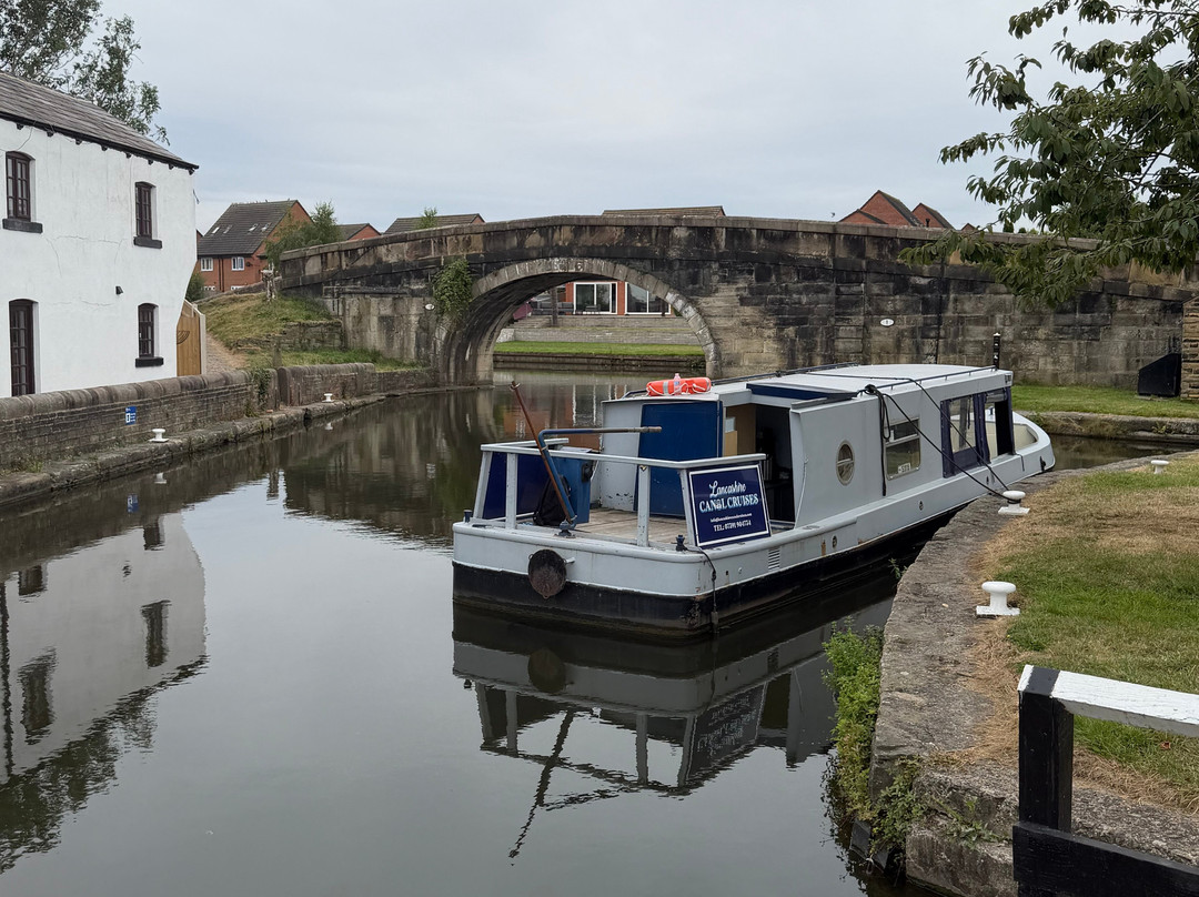 Lancashire Canal Cruises-Burscough必去景点