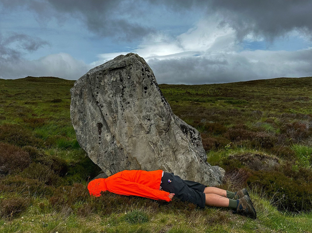The Achuvoldrach Standing Stone-Tongue必去景点