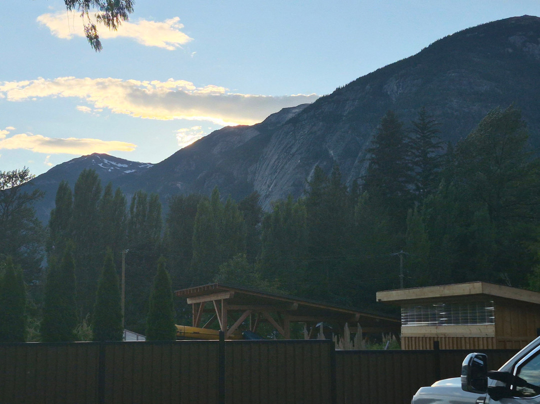 Bella Coola Mountain Lodge主图