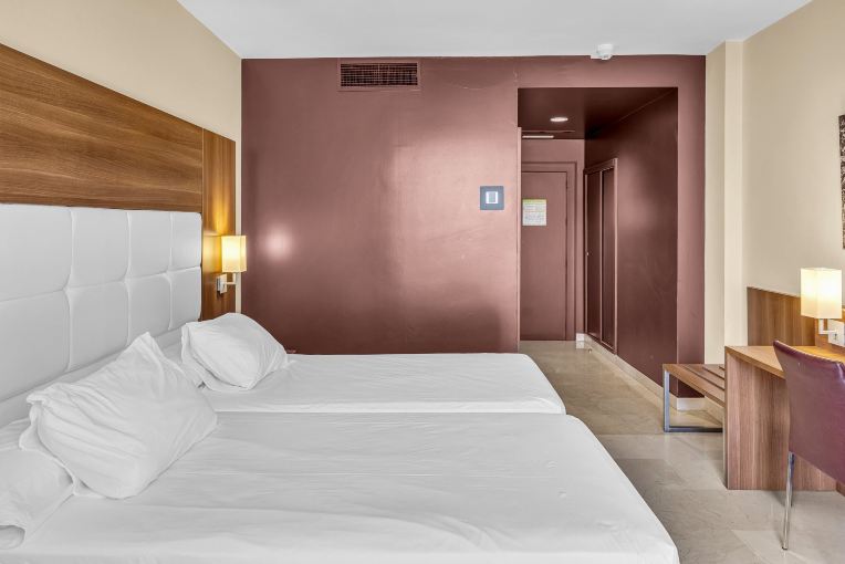 洛尔卡加迪内斯 Spa 酒店-客卧