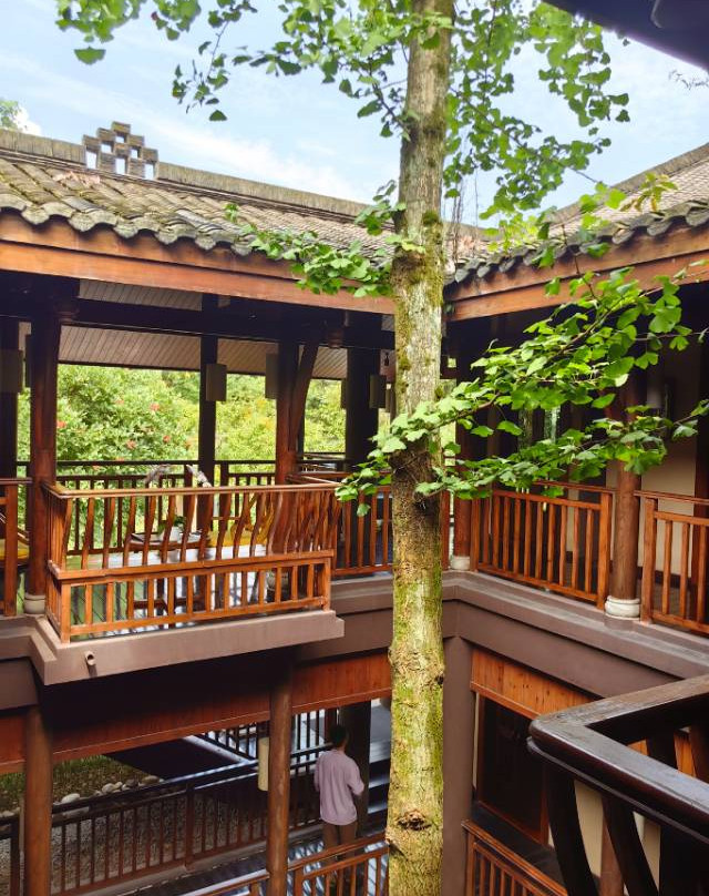 青城山六善酒店主图