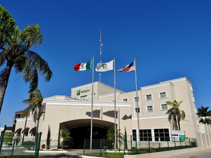 Holiday Inn 雷诺萨ZONA DORADA的