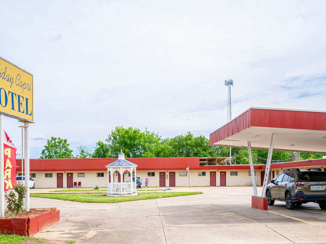 Oyo Holiday Capri Motel & Rv Park