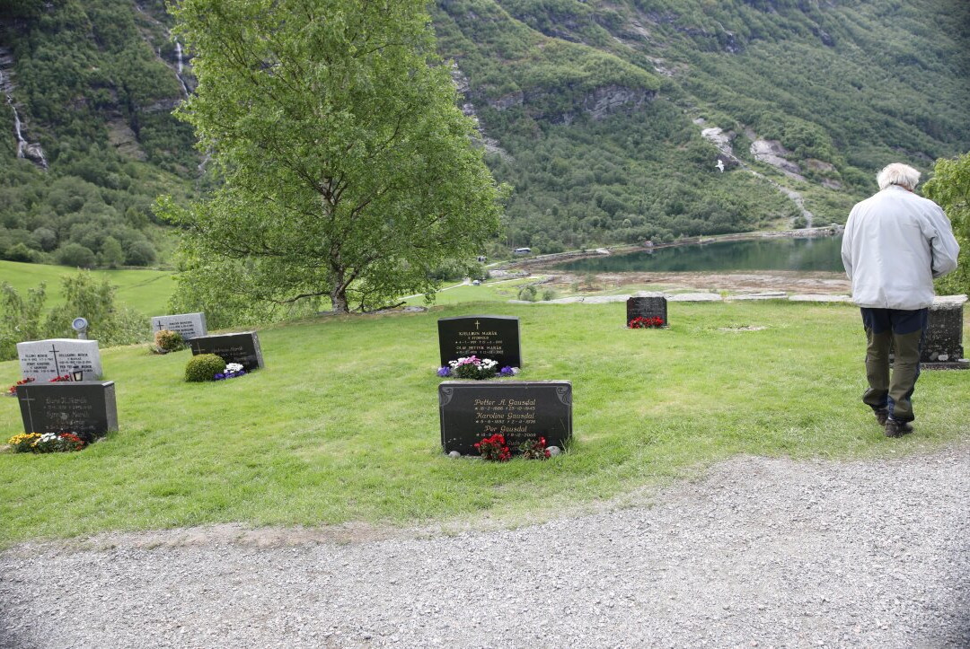 Geiranger kyrkjegård.-盖伦格峡湾必去景点