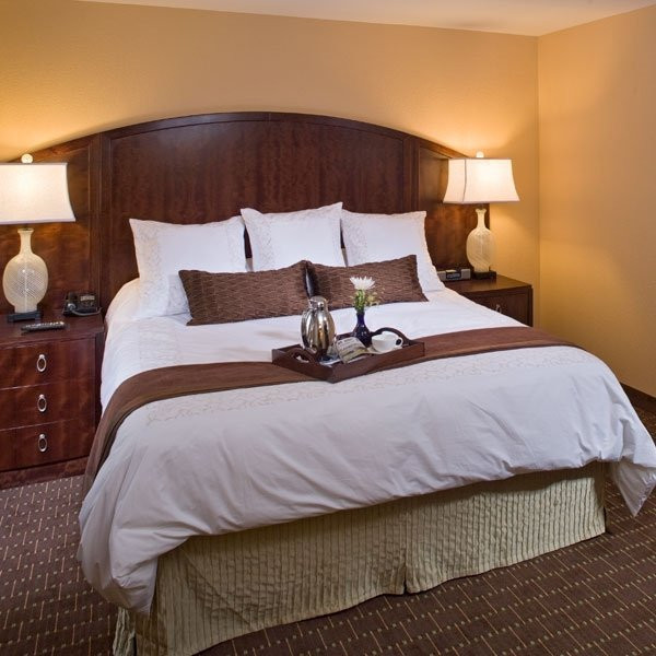 广场套房酒店主图