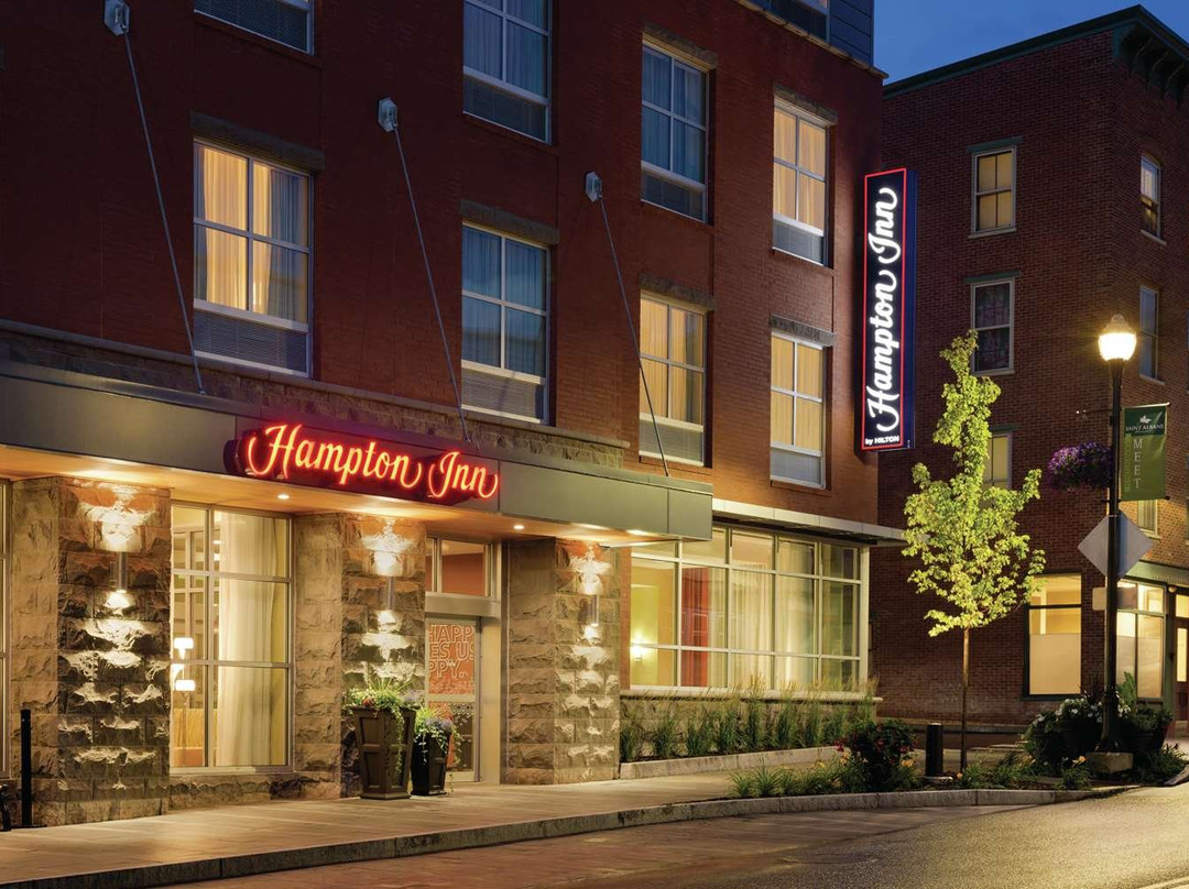 Hampton Inn St. Albans主图